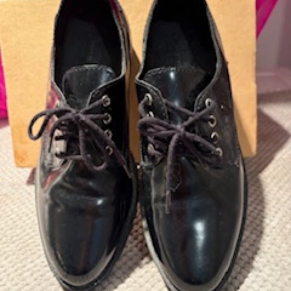 Black laced up loafers